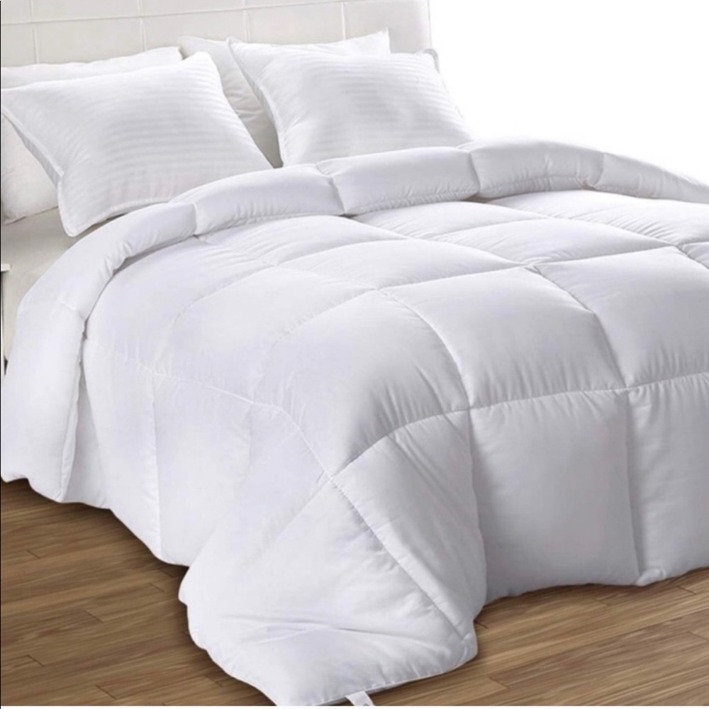 White Down Alternative Quilted Comforter-King